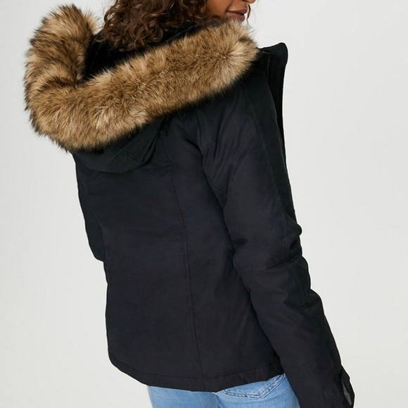 Aritzia TNA Vail Parka in Black - Picture 2 of 3